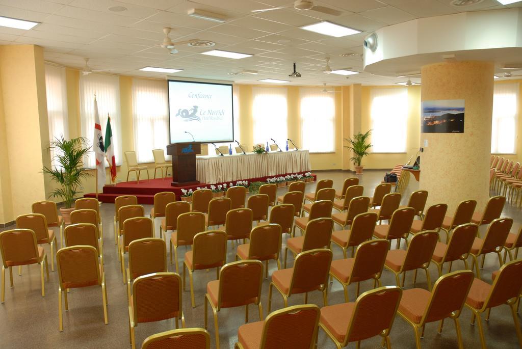 Le Nereidi Hotel & Residence Con Piscina-Tennis-Fitness-Parcheggio Coperto-Sala Conferenze La Maddalena  Exteriör bild