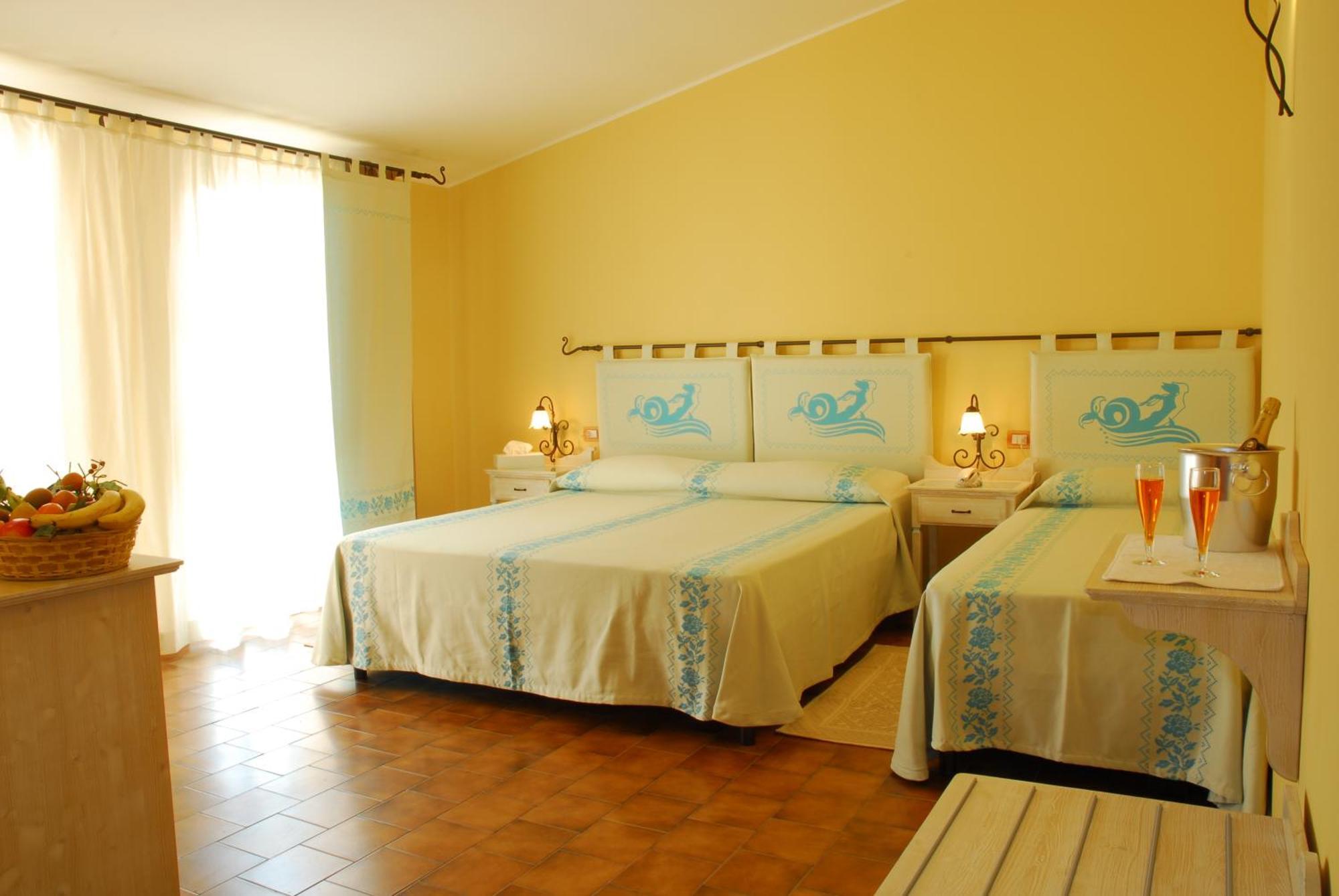 Le Nereidi Hotel & Residence Con Piscina-Tennis-Fitness-Parcheggio Coperto-Sala Conferenze La Maddalena  Rum bild