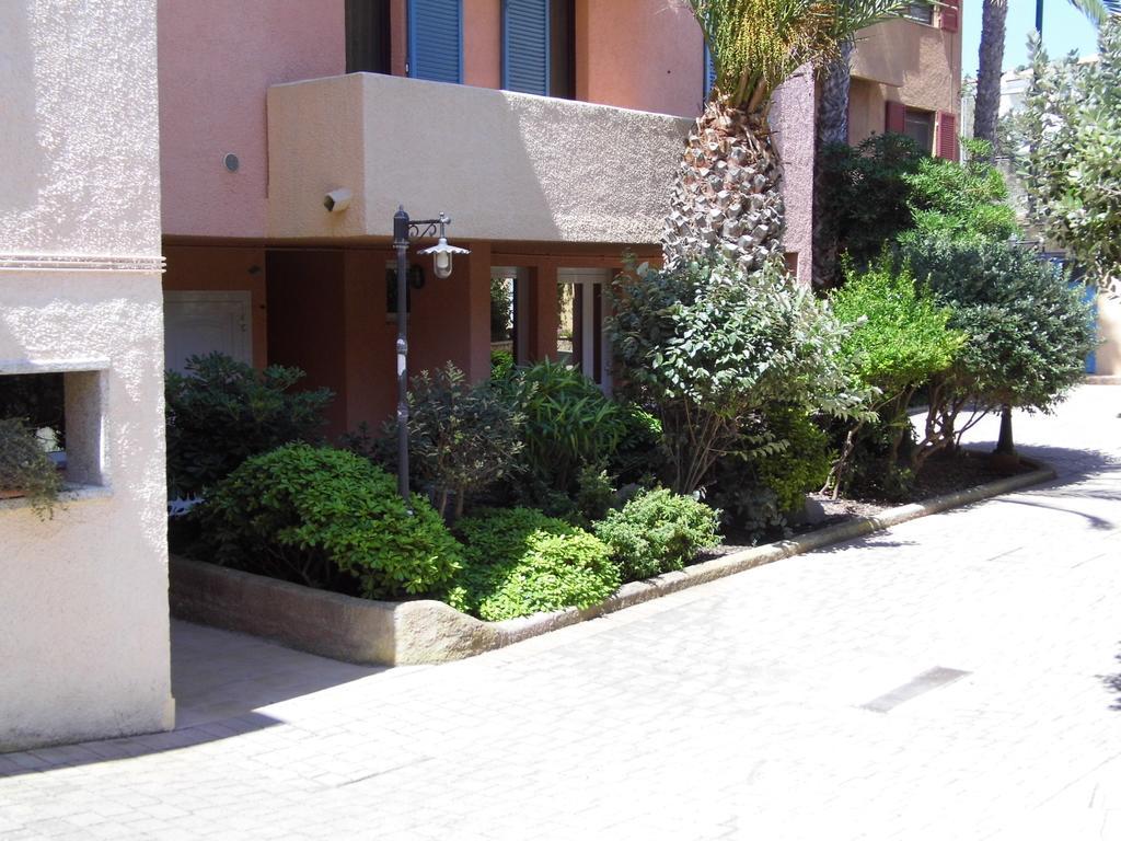 Le Nereidi Hotel & Residence Con Piscina-Tennis-Fitness-Parcheggio Coperto-Sala Conferenze La Maddalena  Exteriör bild