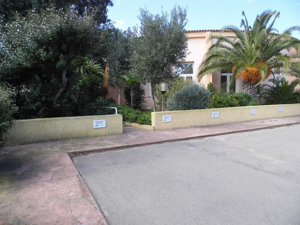 Le Nereidi Hotel & Residence Con Piscina-Tennis-Fitness-Parcheggio Coperto-Sala Conferenze La Maddalena  Exteriör bild