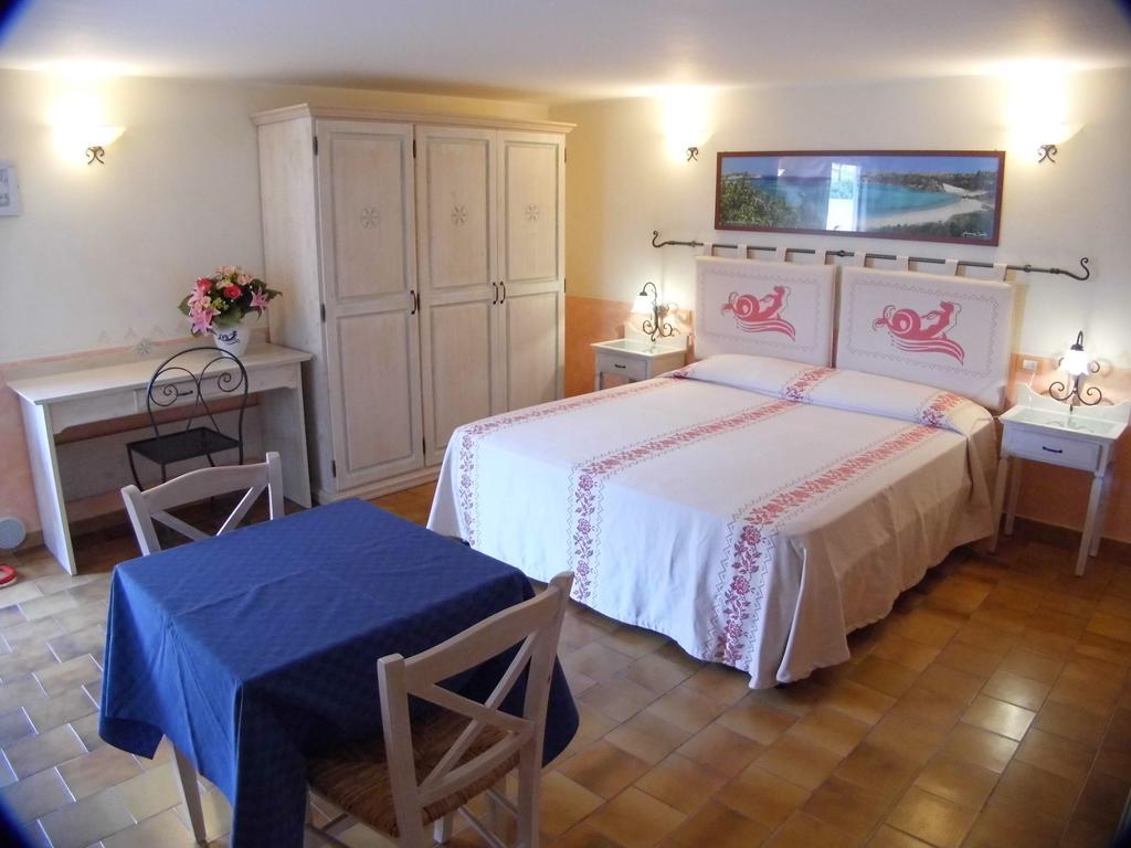 Le Nereidi Hotel & Residence Con Piscina-Tennis-Fitness-Parcheggio Coperto-Sala Conferenze La Maddalena  Exteriör bild